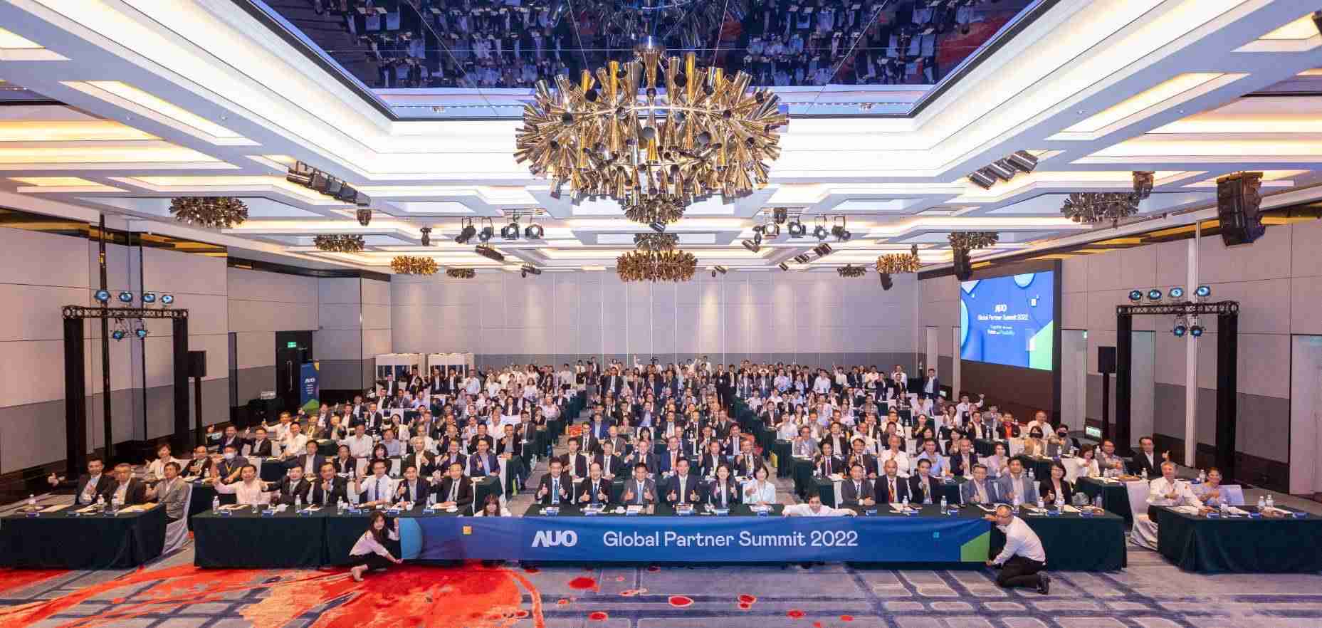 友達推動「安心、、、、創新、、用心、、、、同心、、、盡心」五星職旅，，，，為菲籍員工打造全方位照護，，首度贏得「人權實踐與發展領袖獎」殊榮